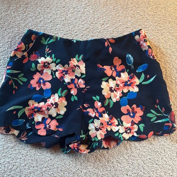 L🖤ve Tree Los Angeles Scalloped Floral Women's Shorts - Picture 2 of 9